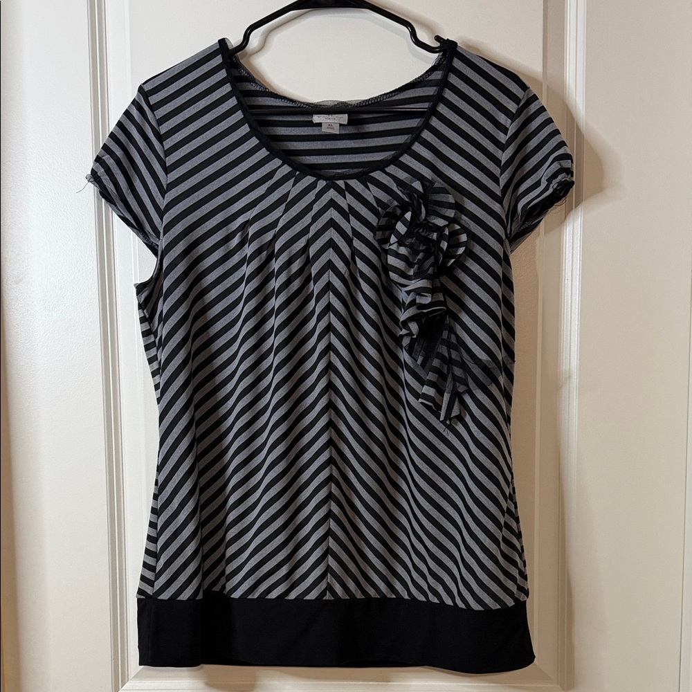 Worthington Black and Gray Chevron Short Sleeve Top
